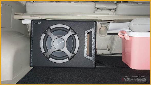 惠威BC10.0-V 超低音安装在陆风X8车上
